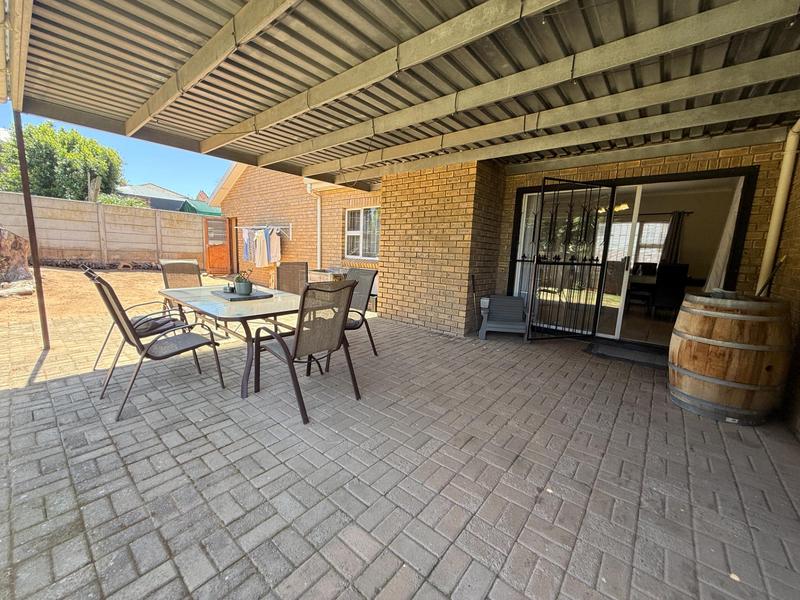 3 Bedroom Property for Sale in Tafelzicht Western Cape